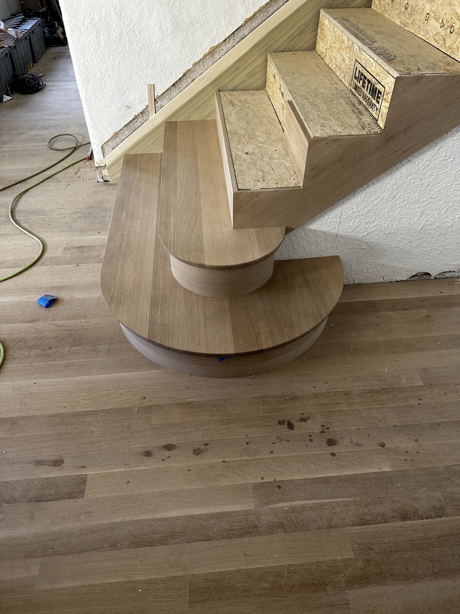 Curved oak starter step detail