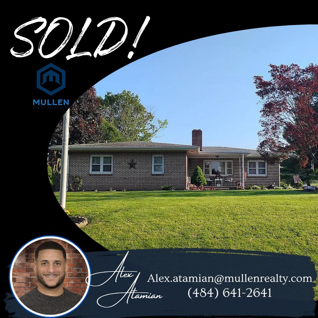 First-time homebuyers with Alexander at closing